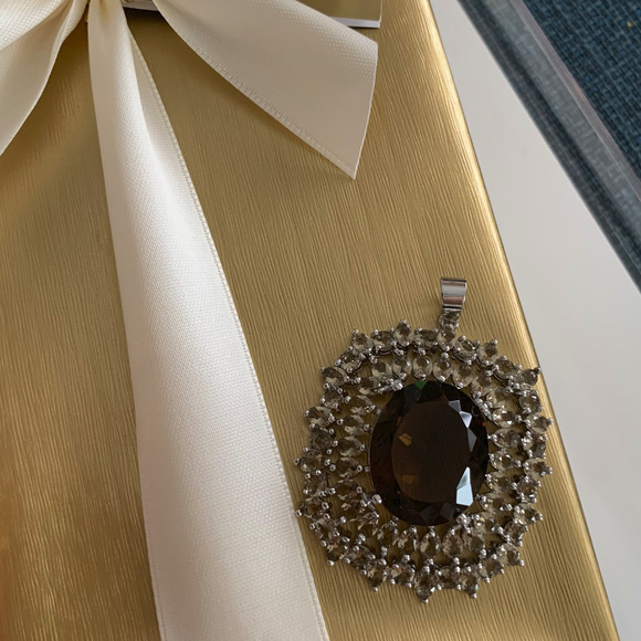 Gorgeous Large Faceted Dark & Light Smokey Topaz - Picture 3 of 5